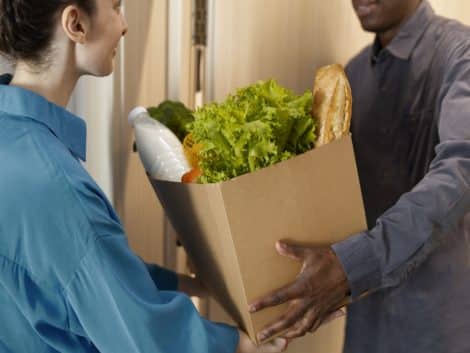 Distribución, reparto y recogida de productos alimenticios a domicilio
